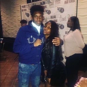 Meet your Posher, Zay